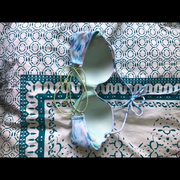 Victoria Secret Bikini Top - Picture 2 of 3